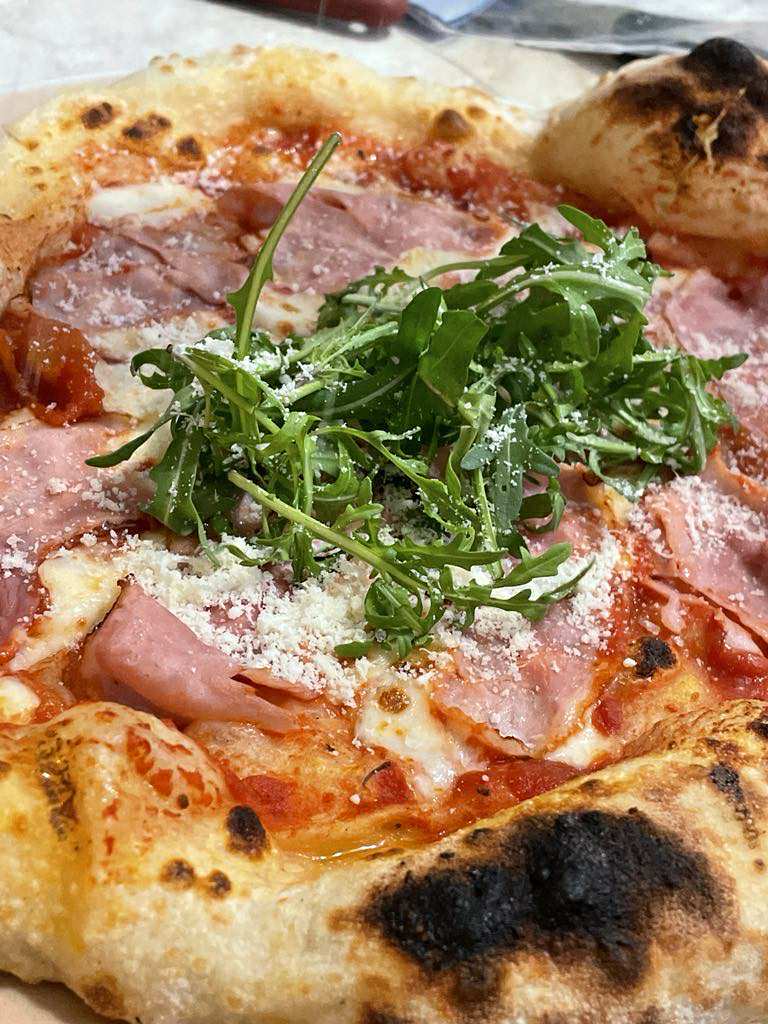 Sonkás gombás pizza